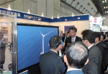 Fukushima prefectural governor Yuhei Sato and METI vice minister Kazuyoshi Akaba turned on the remote switch of the floating turbine
