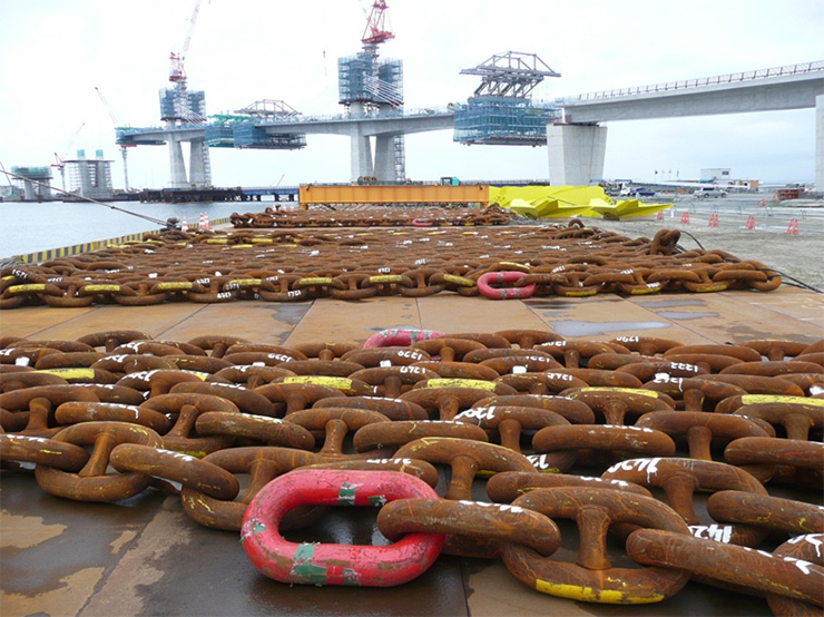 Chains and anchors at Onahama port